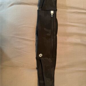 Lululemon Black Camouflage Run Fast and Free Belt